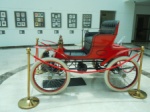 ...and in the middle of the hall some beautiful antique cars!!!